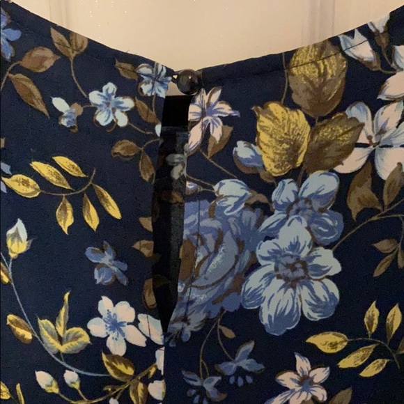 Floral Top - Picture 4 of 4